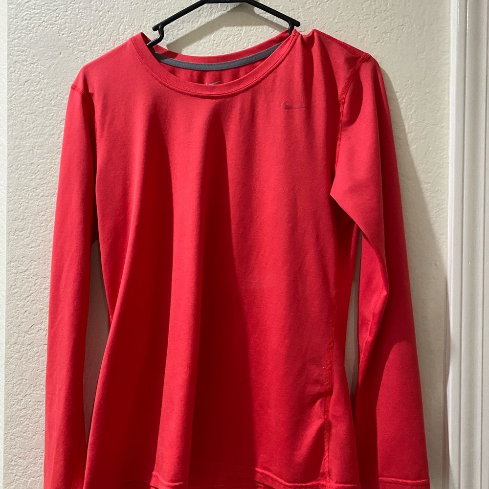 Nike watermelon pink long sleeve regular fit size medium